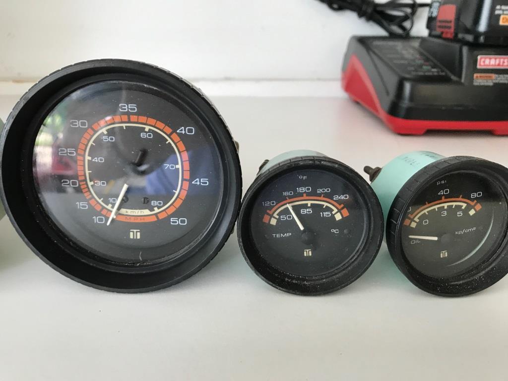 Old Gauges 3.JPG